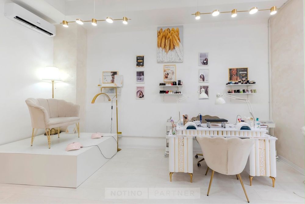 PREDARE AFACERE LA CHEIE - salon infrumusetare complet echipat