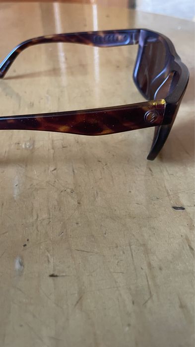 Солнцезащитные очки Electric