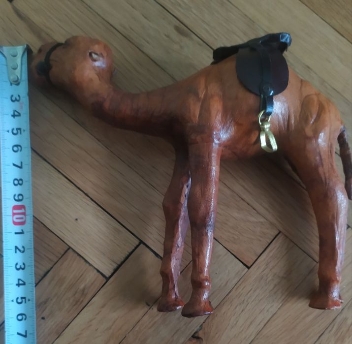 Камила от естествена кожа