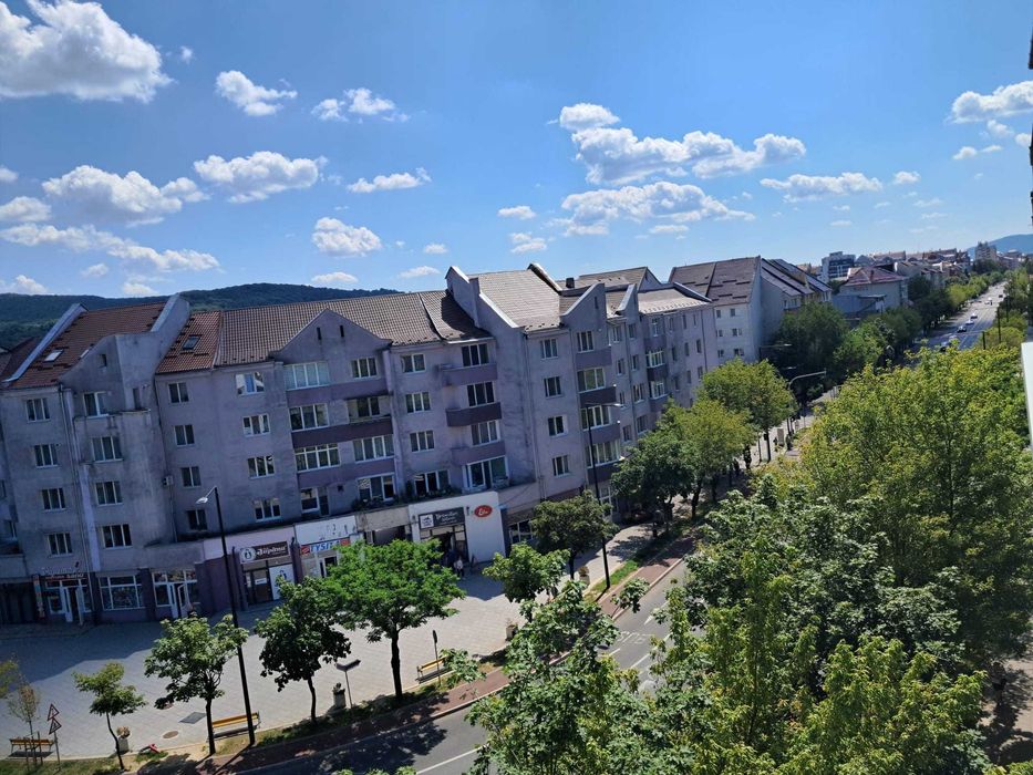 Apartament Modern cu Vibe de Vacanță în Inima Bistriței