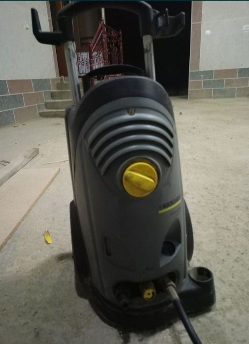 Профессиональный Карчер срочно сотилади