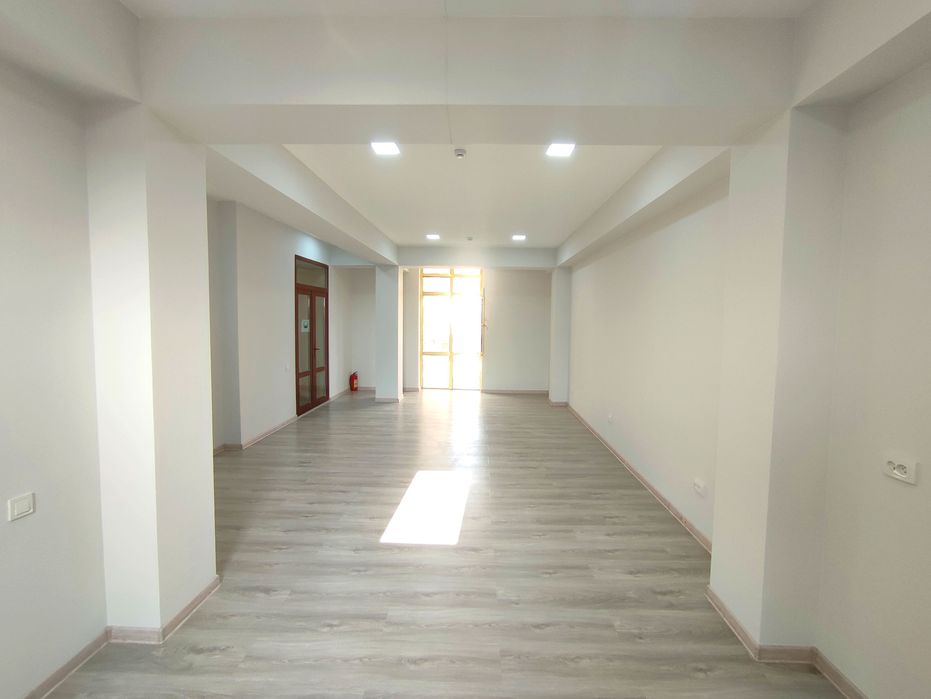 Buyuk Ipak yo'li ko'chasida 50 m2 ofis ijaraga beriladi (AX)