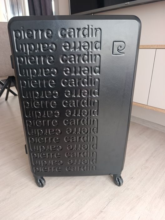 Чисто нов голям куфар на Pierre Cardin