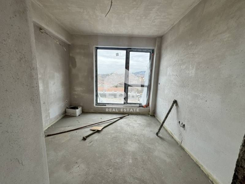 Тристаен апартамент пред Акт 15 по БДС за продажба в луксозна жилищна