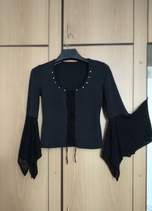 КРАСИВЫЕ стильные   кофточки 46- 48раз .С камушками