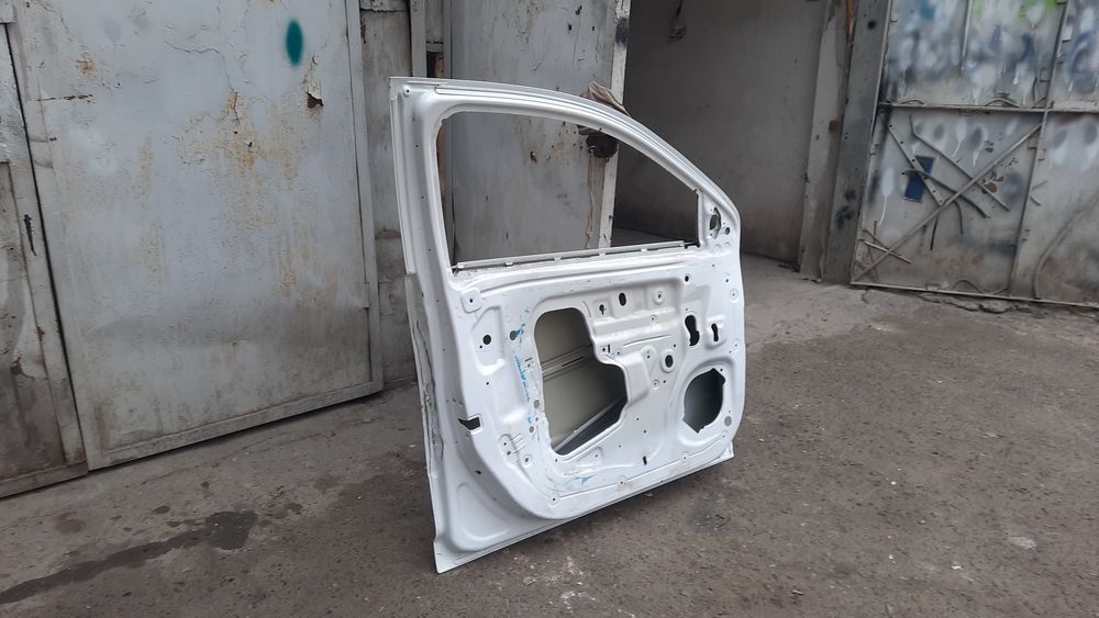 Kobolt eshik shopir tomon