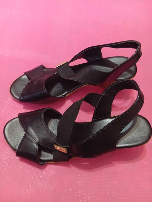 Новые 38-39,м/м, черные.