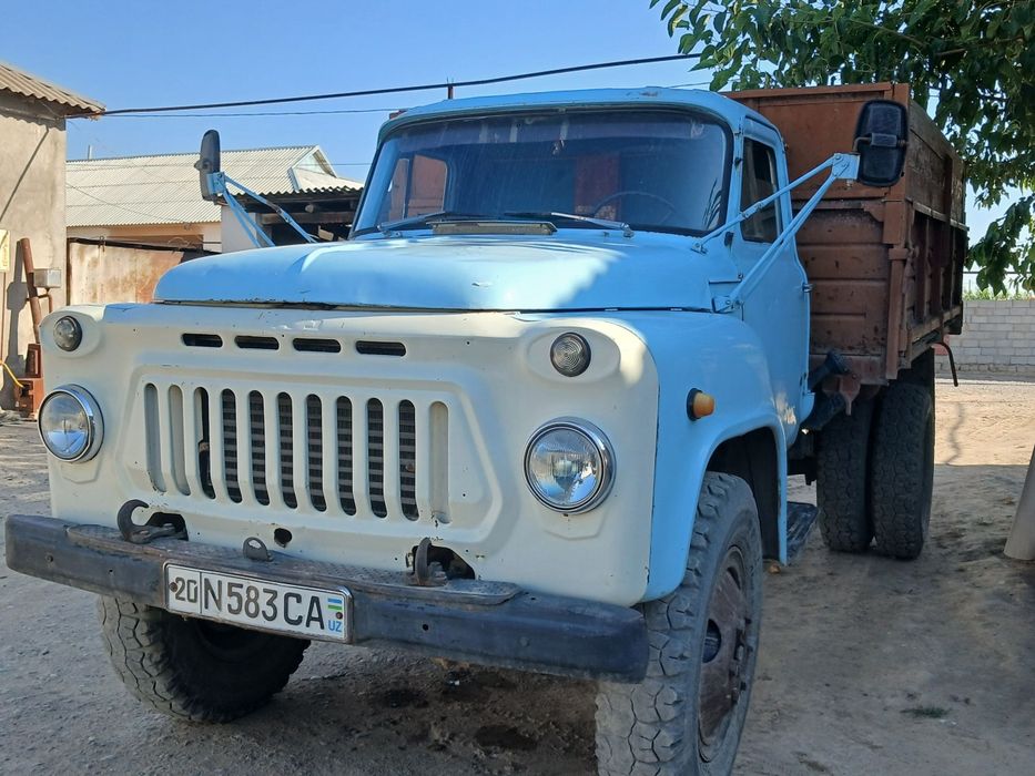 Gaz 53 yuk mashinasi sotiladi
