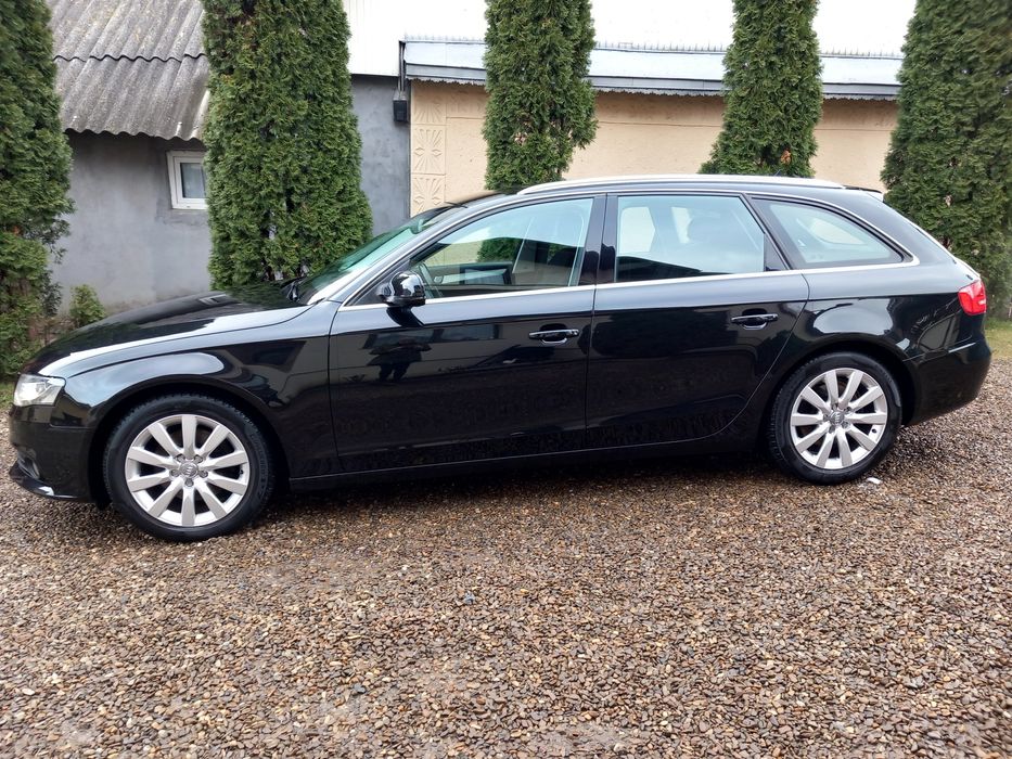 Audi A4 B8 Avant 2011 2.0 TDI
 2.0 TDI - 143 CP - EURO 5