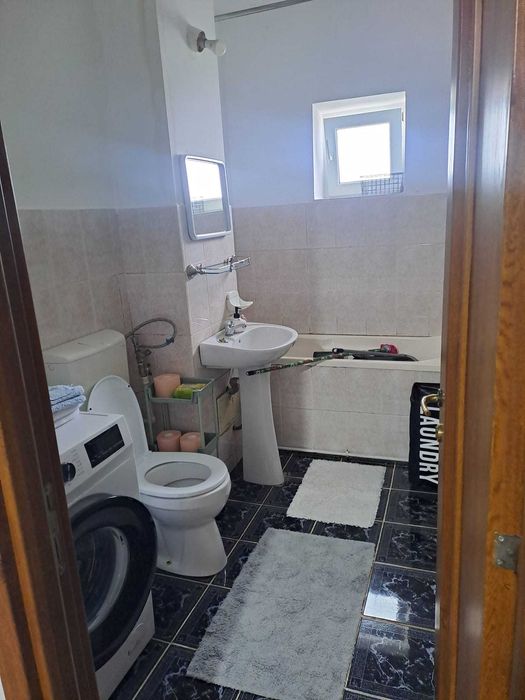 Inchiriez apartament