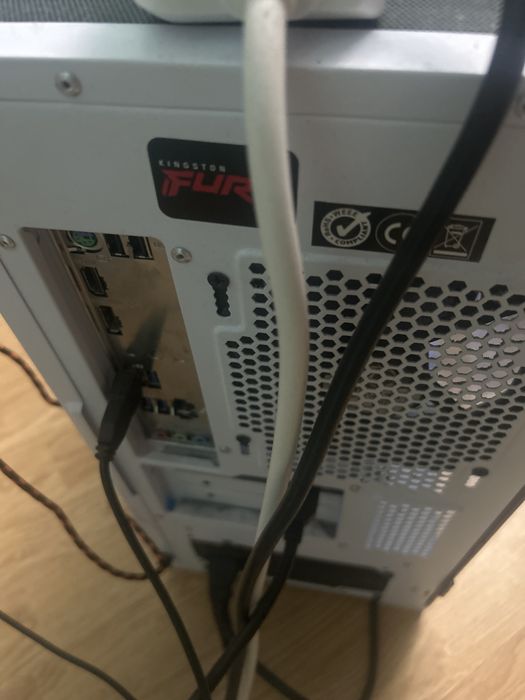 Геймърски компютър, 165 hz монитор и клавиатура и мишка!