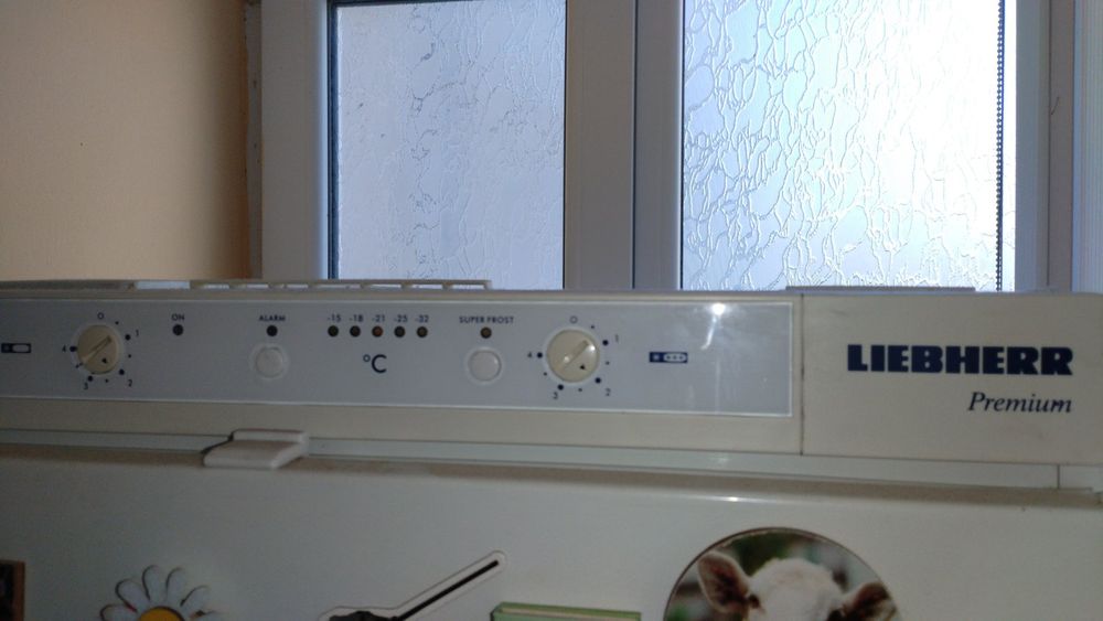 Продавам хладилник с фризер Liebherr Premium