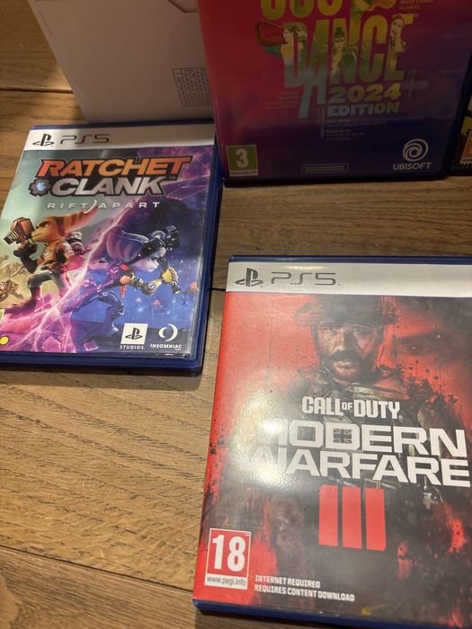 Playstation 5 с 6 игри и два контролера/ 1 TB