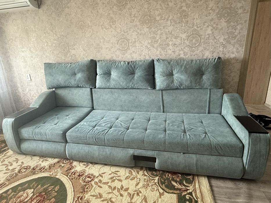 Продам диван в отличном состаяние 3,20м