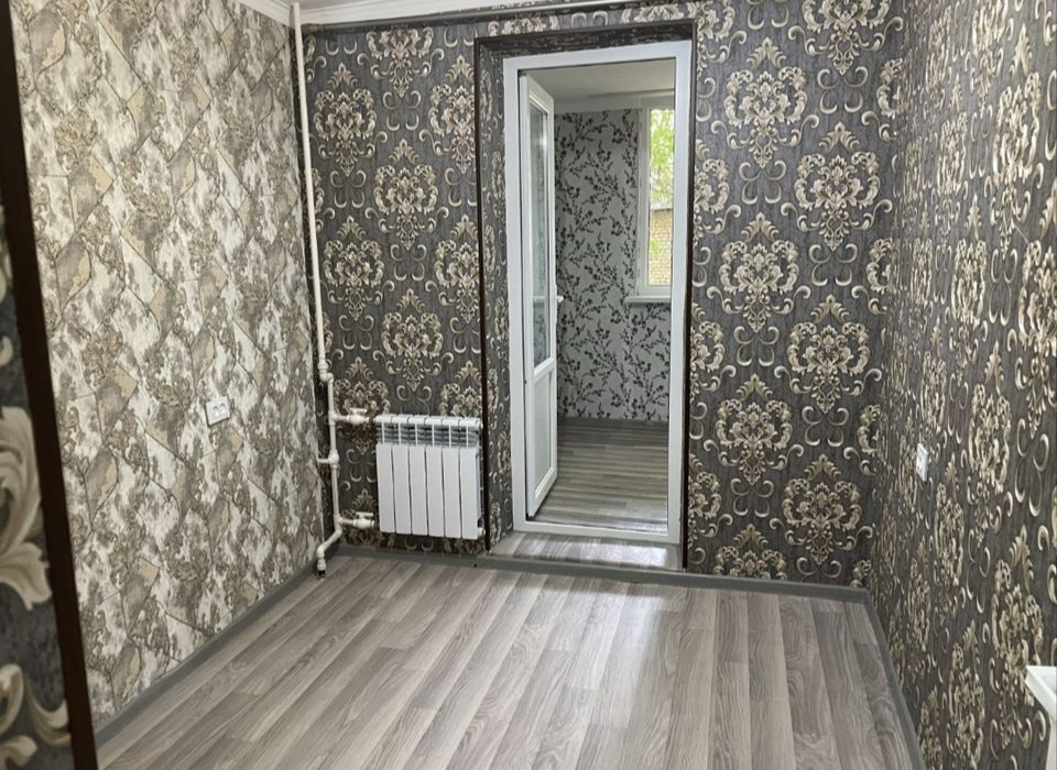 Срочно! Квартира на метро Космонавт 2/1/4 общ пл 55м ,балкон 2*6