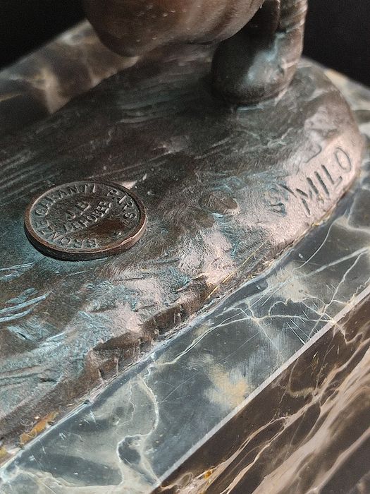 В продаже композиция "Борьба за мяч'