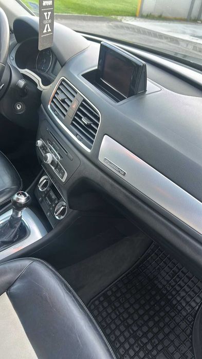 Автомобил Audi Q3