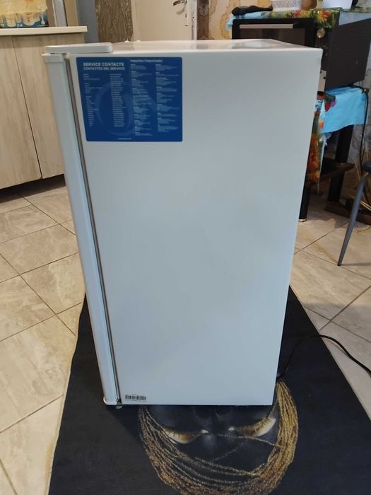 Продавам Хладилник Midea много малко използван