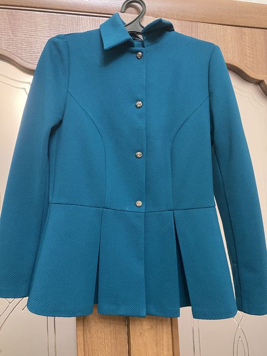 Костюмы женские в хорошем состоянии