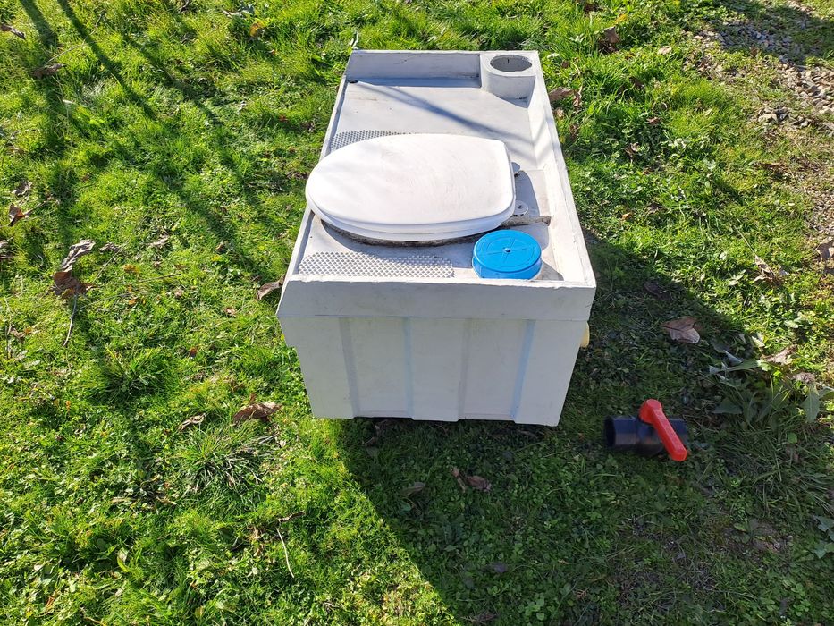 Контейнер химическа тоалетна