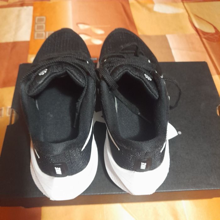 Маратонки Nike 33 номер