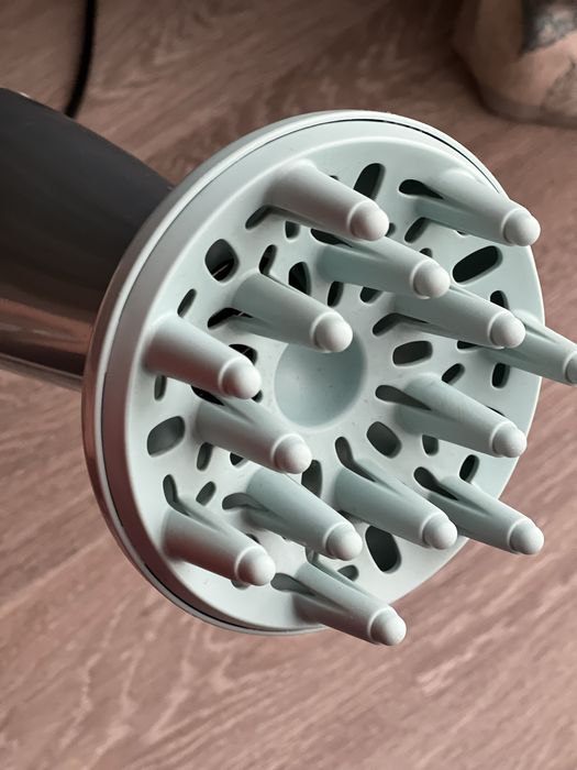 Uscător de păr Remington PROtect ThermoCare 2400W – folosit puțin