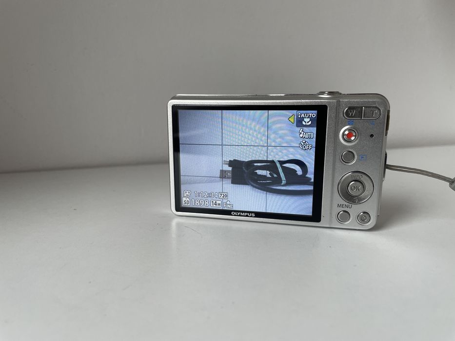 Camera Foto Digitala OLYMPUS VG-130 Silver 14.0MP  5x Optical Zoom Card SD 8GB, Digital Point and Shoot Camera