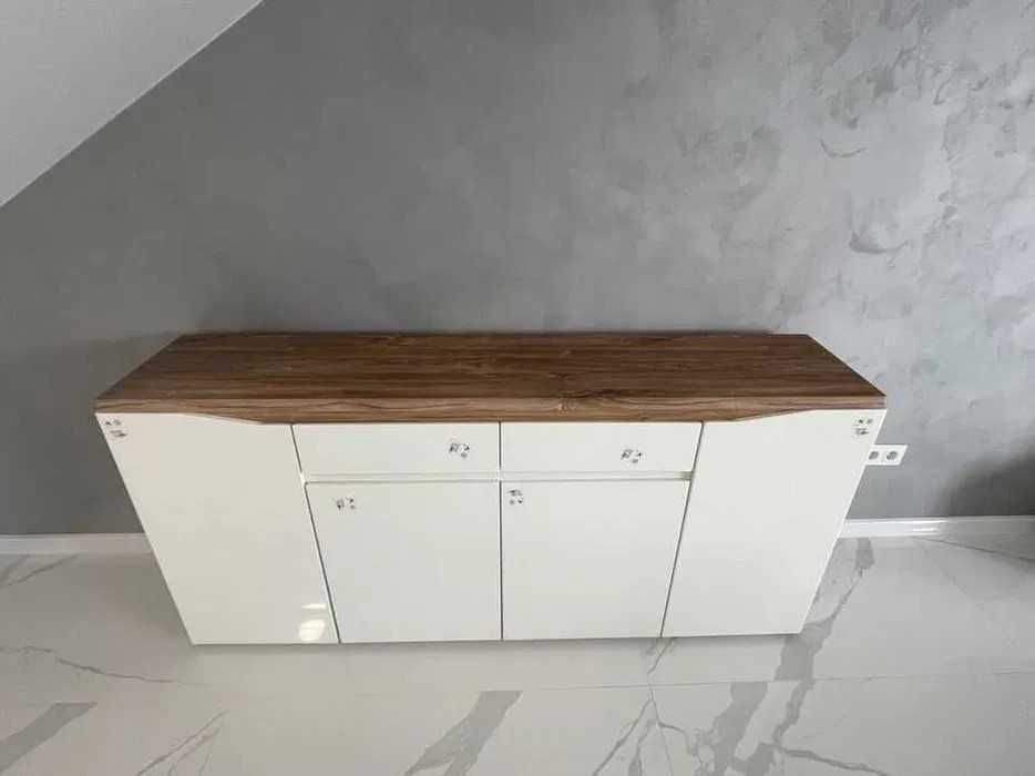 Скрин за чинии, чаши.