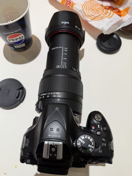 Nikon D5200 APS-C DSLR в комплект със Sigma 18-200mm f/3.5-6.3 II