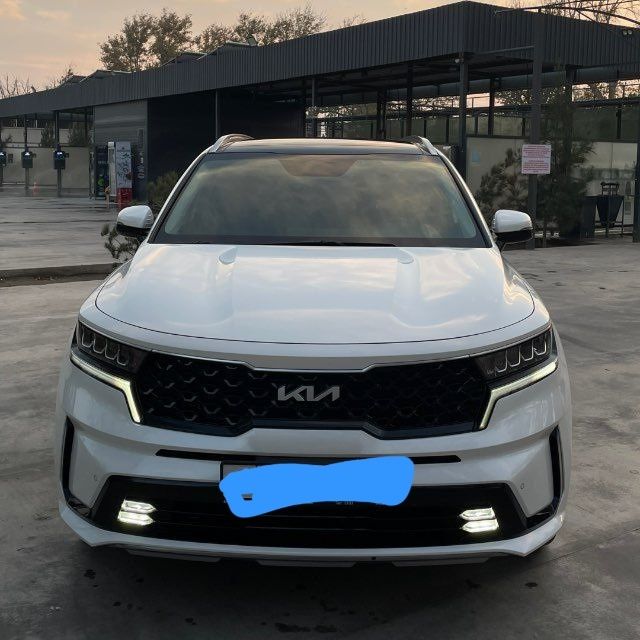 Kia Sarento 2023 yil. Aprel salondan olingan