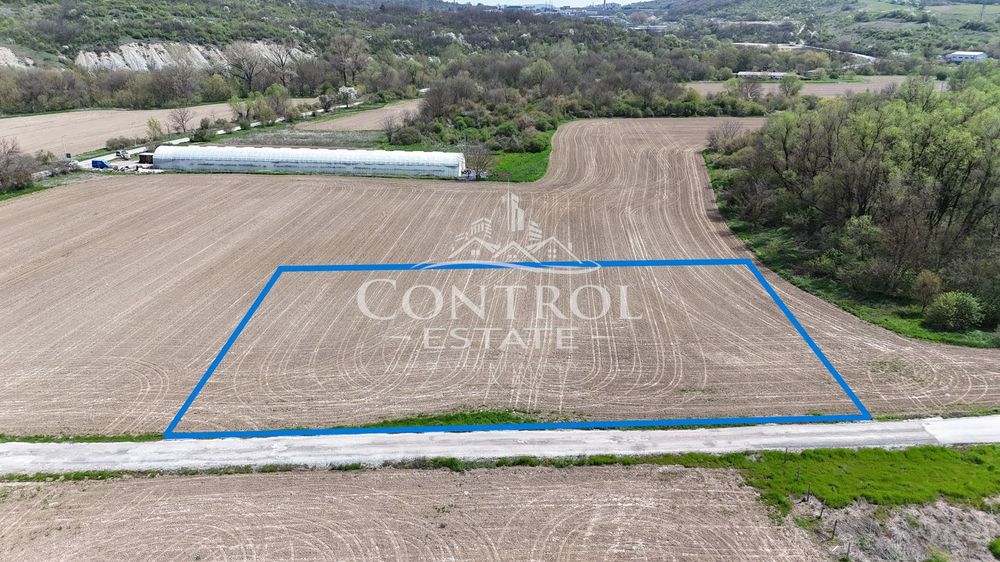 Парцел в Велико Търново, област-с.Шемшево площ 3008 цена 65000