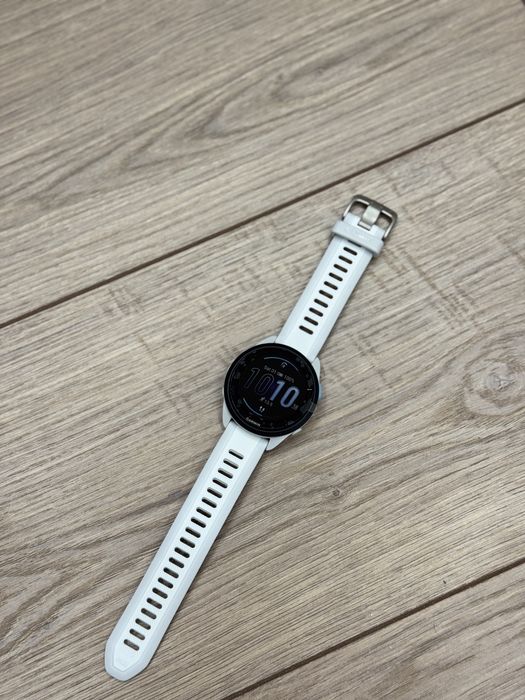 Смарт- часы Garmin Forunner 165