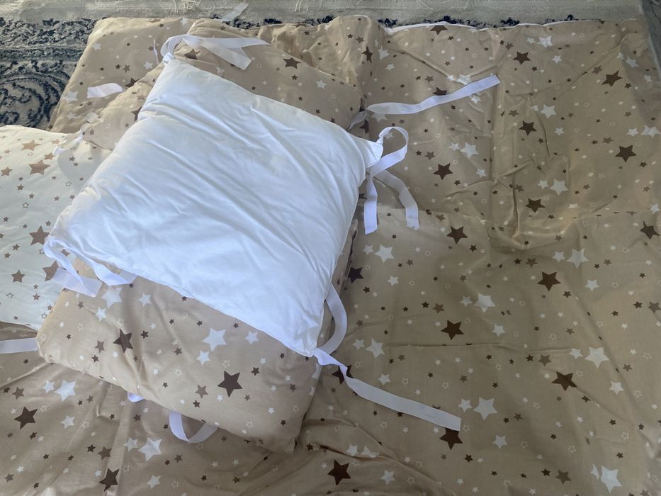Продается набор в кроватку подушки