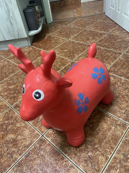 Играчки за скачане и яздене