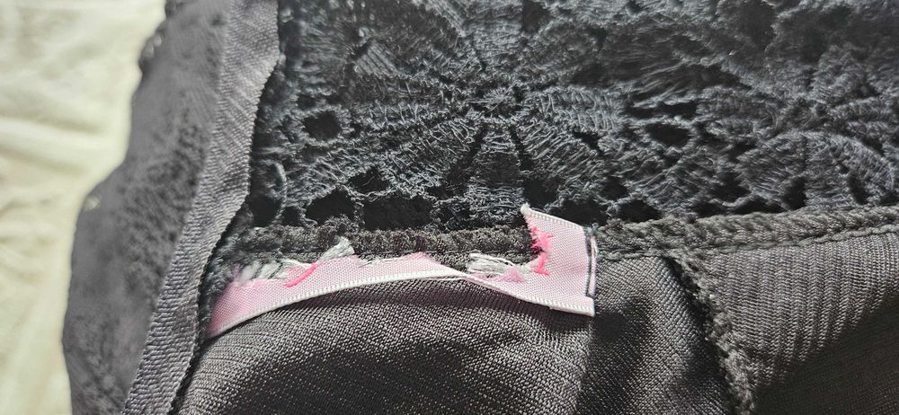Rochie din dantelă, mărime M-L, nepurtată, nouă, fără etichetă.