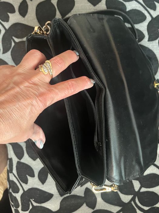 Малка лачена чанта