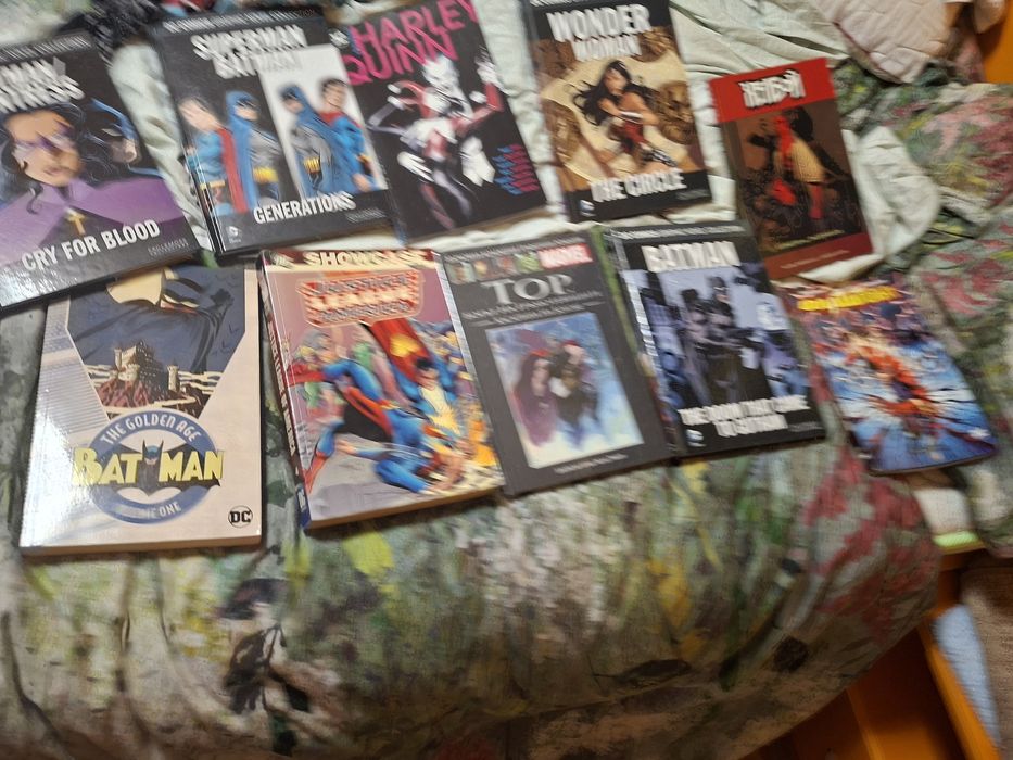 12 комикса DC  Marvel Comics