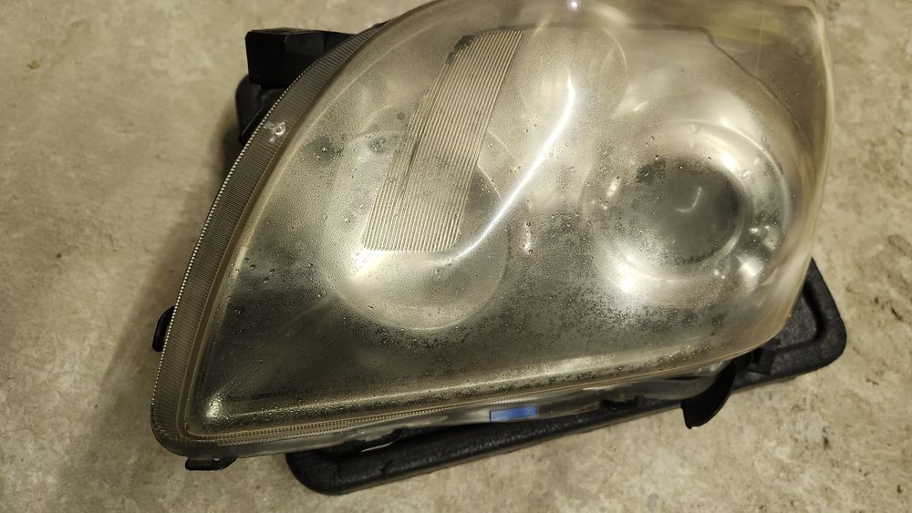 Фарове Тойота Авенсис 2008