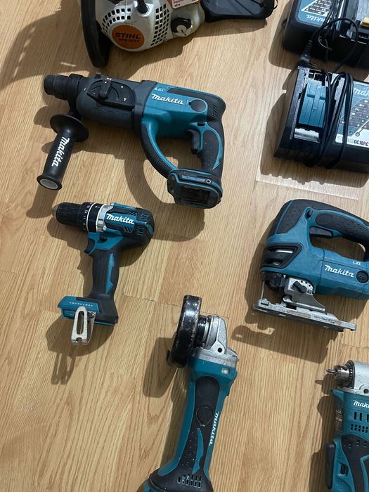Vând set de scule makita