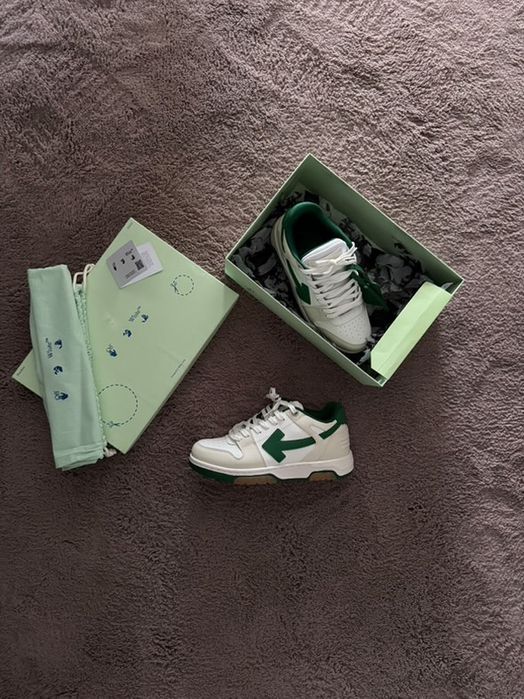 vand off white out of office