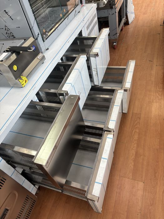 Хладилник с 6 чекмеджета