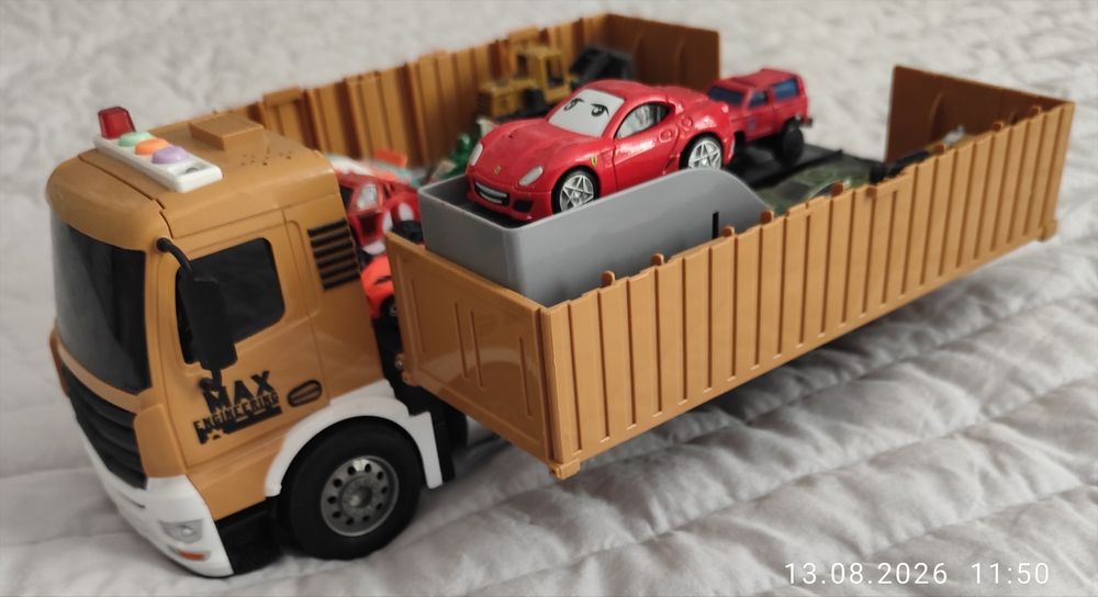 Продам игрушки. На батарейках