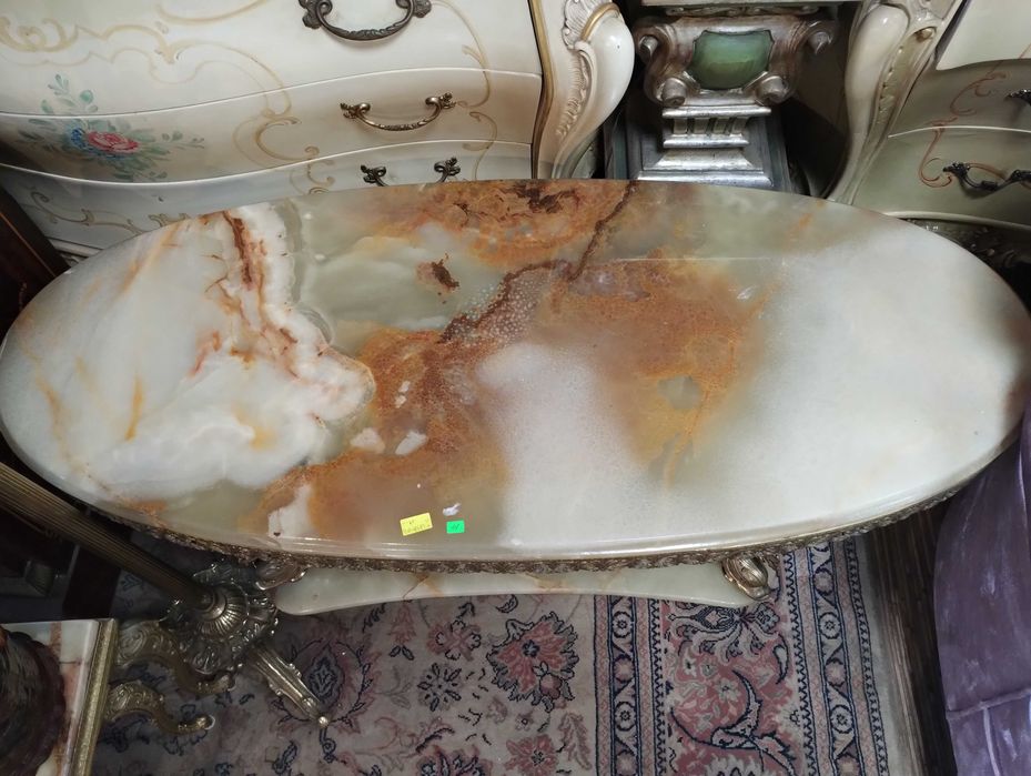 Холна маса на 2 нива с колелца - мрамор и бронз