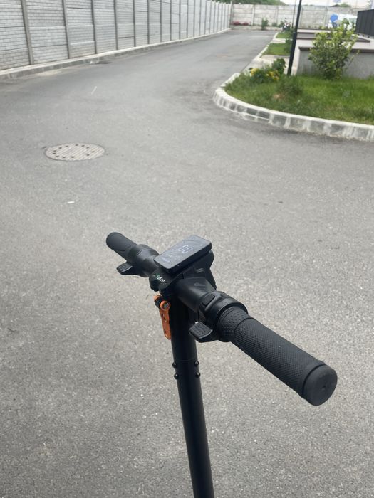 Kukirin s1 max. In garantie pana in iulie 2026. Are kilometrii dati de restati de la 400 km