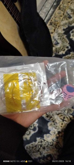 Gitara barcha anjomlari bilan