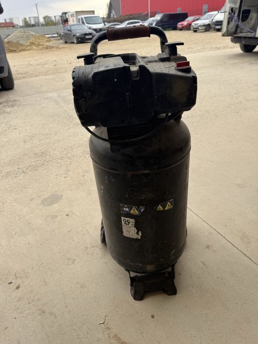 Compresor Black & Decker NKDV404BND312, 50L, 10 bar, defect