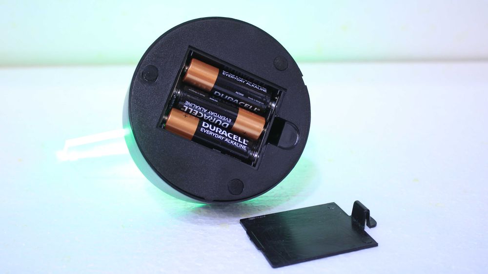 Firma/sigla luminoasa Technics.