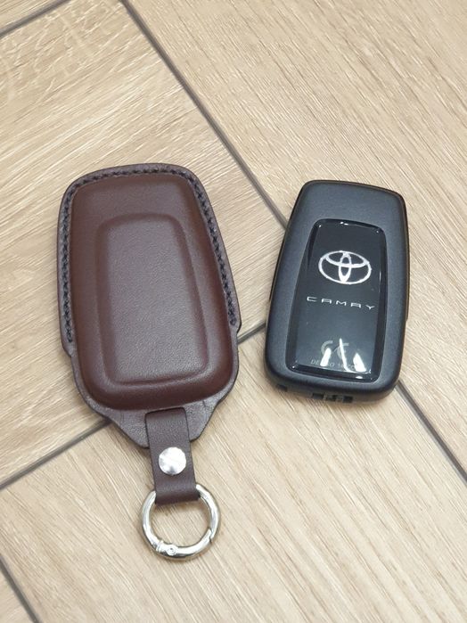 Чехол для ключа Toyota Camry 70. 75