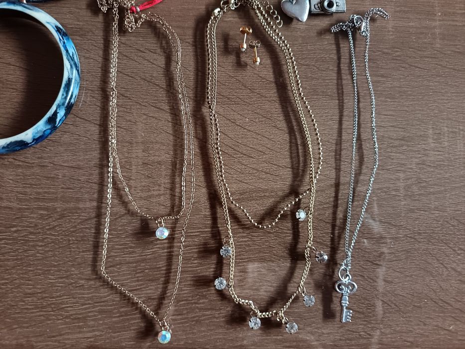 Лот         бижута