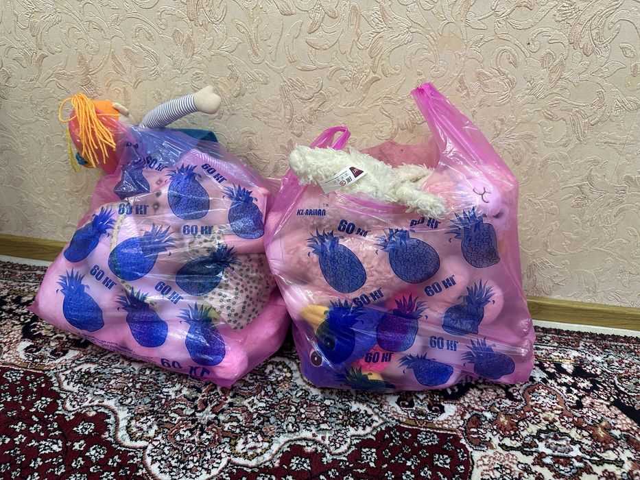 Два мешка мягких игрушек